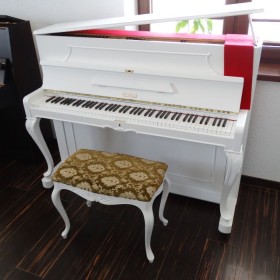 pianino biale Petrof bdb od PianoDesign