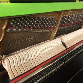 Pianino schimmel czarne brązowe biale