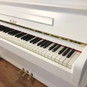 Pianino białe Petrof Concerto K125