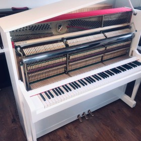 Pianino białe Petrof Concerto K125