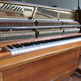 Pianino Feurich 115