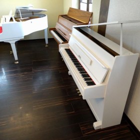 biale pianino LEGNICA gwarancja PianoDesign