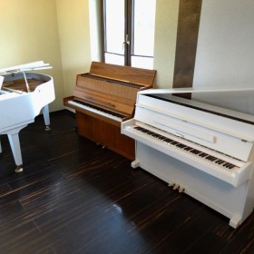 biale pianino LEGNICA gwarancja PianoDesign