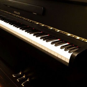 pianino hellas czarne idealne gwarancja PianoDesign