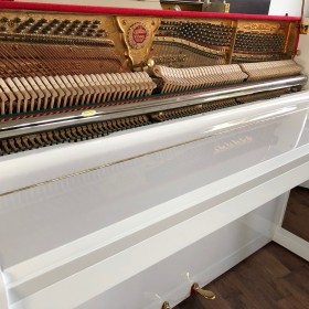 Pianino biale schimmel