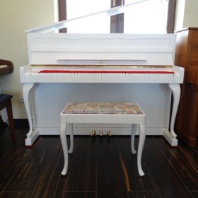 Pianino schimmel biale od PianoDesign