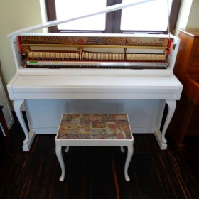 Pianino schimmel biale od PianoDesign