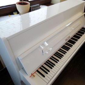 pianino biale SAUTER