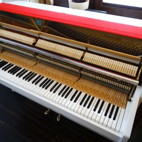 pianino biale SAUTER