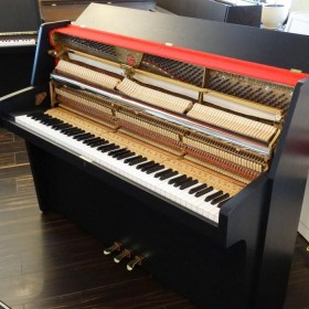 Pianino schimmel czarne od PianoDesign