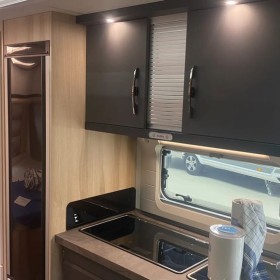 Hobby DE LUXE 560 KMFE 2025