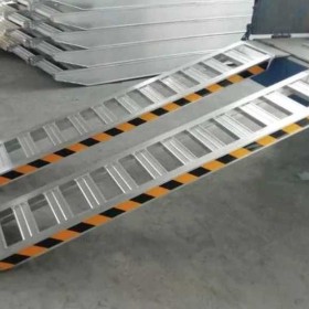 Najazdy aluminiowe do koparki 3m 2000kg rampy
