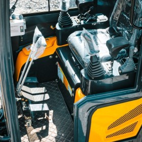 Mini Koparka Berger Kraus BK1500KSR z kabiną 1500kg YANMAR