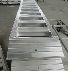 Najazdy aluminiowe do koparki 2,5m 2000kg