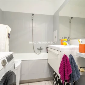 GUSTOWNE, ZADBANE,  2-POKOJOWE Z ODDZIELNĄ KUCHNIĄ
