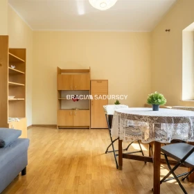 Salon z oddzielną kuchnią, Krowodrza