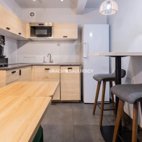 Budynek biurowy, 400m2 