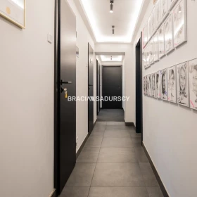 Budynek biurowy, 400m2 