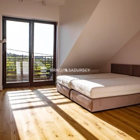 Bliźniak z garażem i ogrodem - 245,38 m2 
