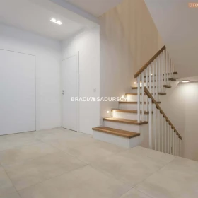 Bliźniak z garażem i ogrodem - 245,38 m2 