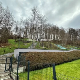 Bliźniak z garażem i ogrodem - 245,38 m2 