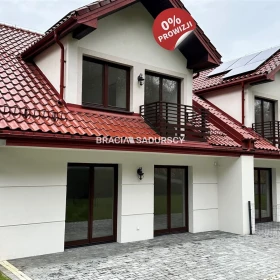 Bliźniak z garażem i ogrodem - 245,38 m2 
