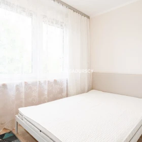 ul.Powstańców – 2 pokoje, osobna kuchnia, balkon