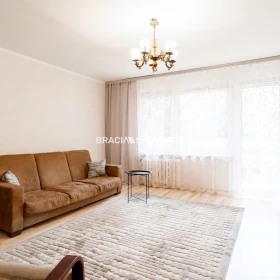 ul.Powstańców – 2 pokoje, osobna kuchnia, balkon