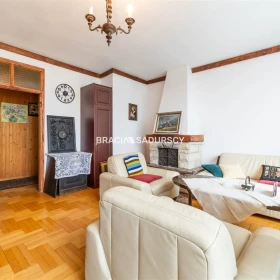 Działa 500m2 z domem 227m2. Wzgórza.