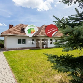  Elegancki, przestronny dom z dwoma garażami