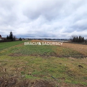 Działka budowlana-inwestycyjna 