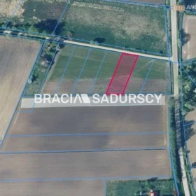 Działka w całości budowlana o pow.: 1313 m2
