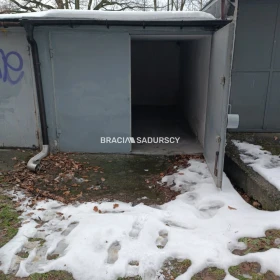 Garaż na oś.Podwawelskim ul.Twardowskiego