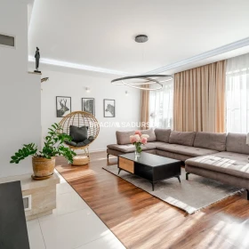 Dom wolnostojący 273 m², działka 18 ar – Węgrzce