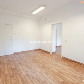 Lokal biurowy, 6 pomieszczeń 