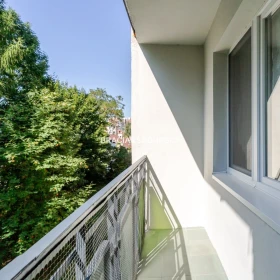 2 pok z balkonem - widok na zieleń. 