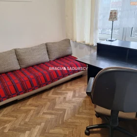 2-pok, ul. Królewska, parking dla mieszkańców