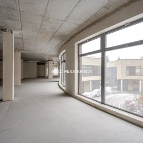 Lokal usługowy w stanie deweloperskim -706 m