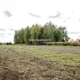 Działka budowlana / 25 ar / płaska / Cholerzyn 