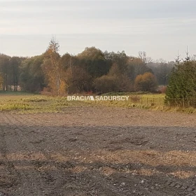  płaska działka o powierzchni 85 arów, w tym 15 a 