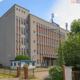 Kompleks budynków biurowych z parkingiem