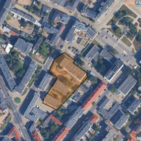 Kompleks budynków biurowych z parkingiem