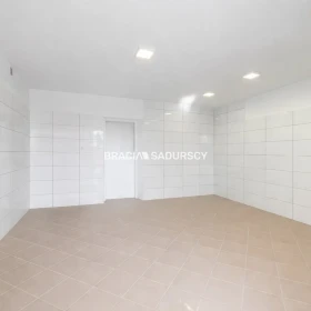LOKAL USŁUGOWY HANDLOWY MNIKÓW PARKING 82M2