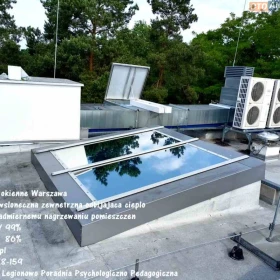 Folie przeciwsłoneczne Solar Screen w Warszawie. Sprzedaż i montaż folii Chrome, Platine oraz oklejanie szyb z redukcją UV, IR i nagrzewania.