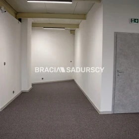 Nowy obiekt handlowy-usługowy-biurowy / Liszki