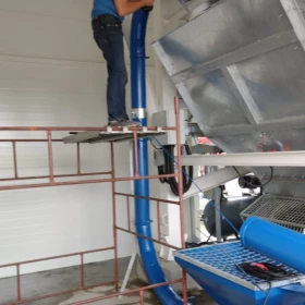 Dozownik zbrojenia rozproszonego betonu - Distributed concrete reinforcement dispenser