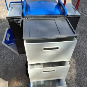 Polecam Uniwersalny Wózek Narzędziowy lub dla Ekipy sprzątającej Stan Idealny !