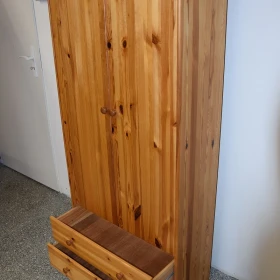 szafa z drewna sosnowego - jak nowa 
