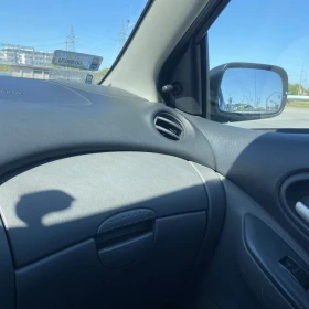 Toyota Yaris .Ekonomiczne auto miejskie – zwinne, łatwe w parkowaniu i bardzo wygodne w codziennym użytkowaniu.