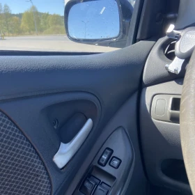 Toyota Yaris .Ekonomiczne auto miejskie – zwinne, łatwe w parkowaniu i bardzo wygodne w codziennym użytkowaniu.